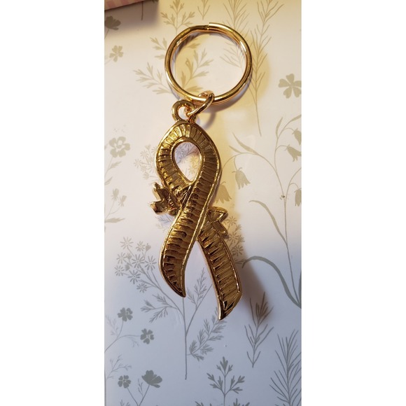 AVON BREAST CANCER AWARENESS GOLD TONE ROSE PINK ENAMELED RIBBON KEY RING 1994 - Picture 3 of 4